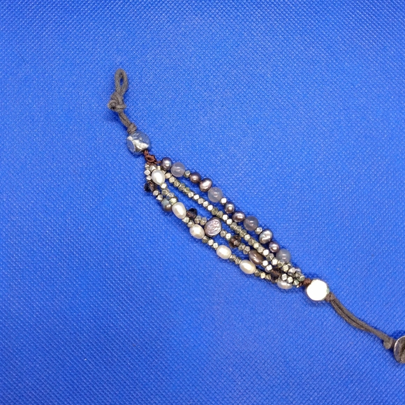 Elegant Multi-Strand Pearl Bracelet - Picture 2 of 3